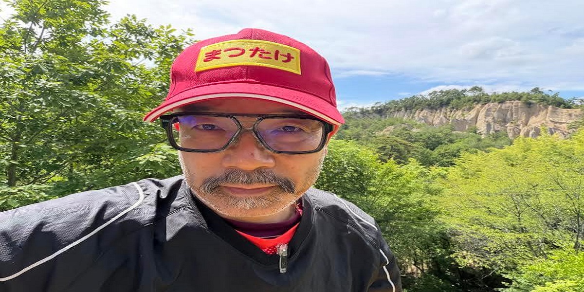 丑山タバコ合同会社の代表・店主近影
